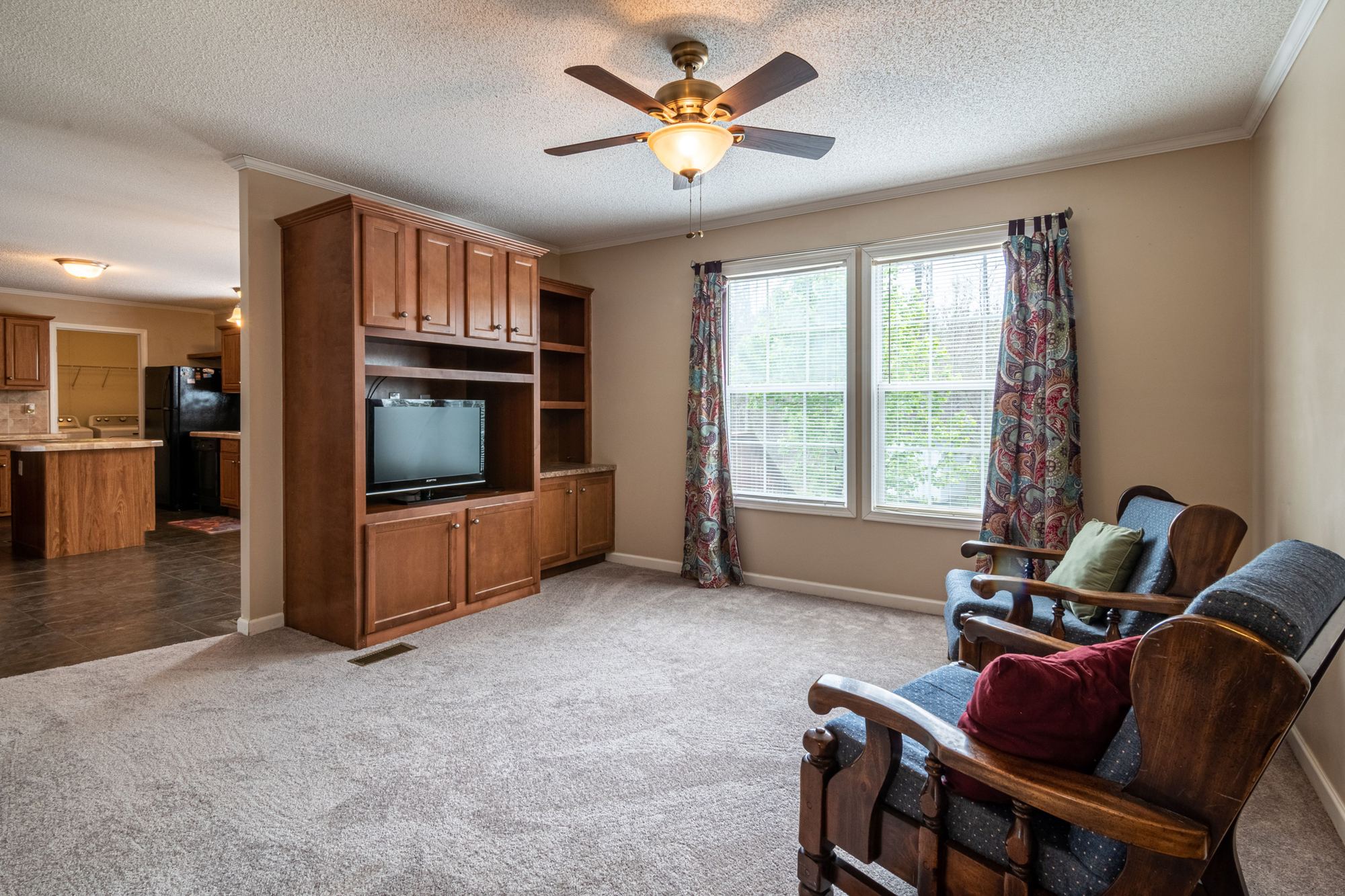 Living room with patterned centre rug