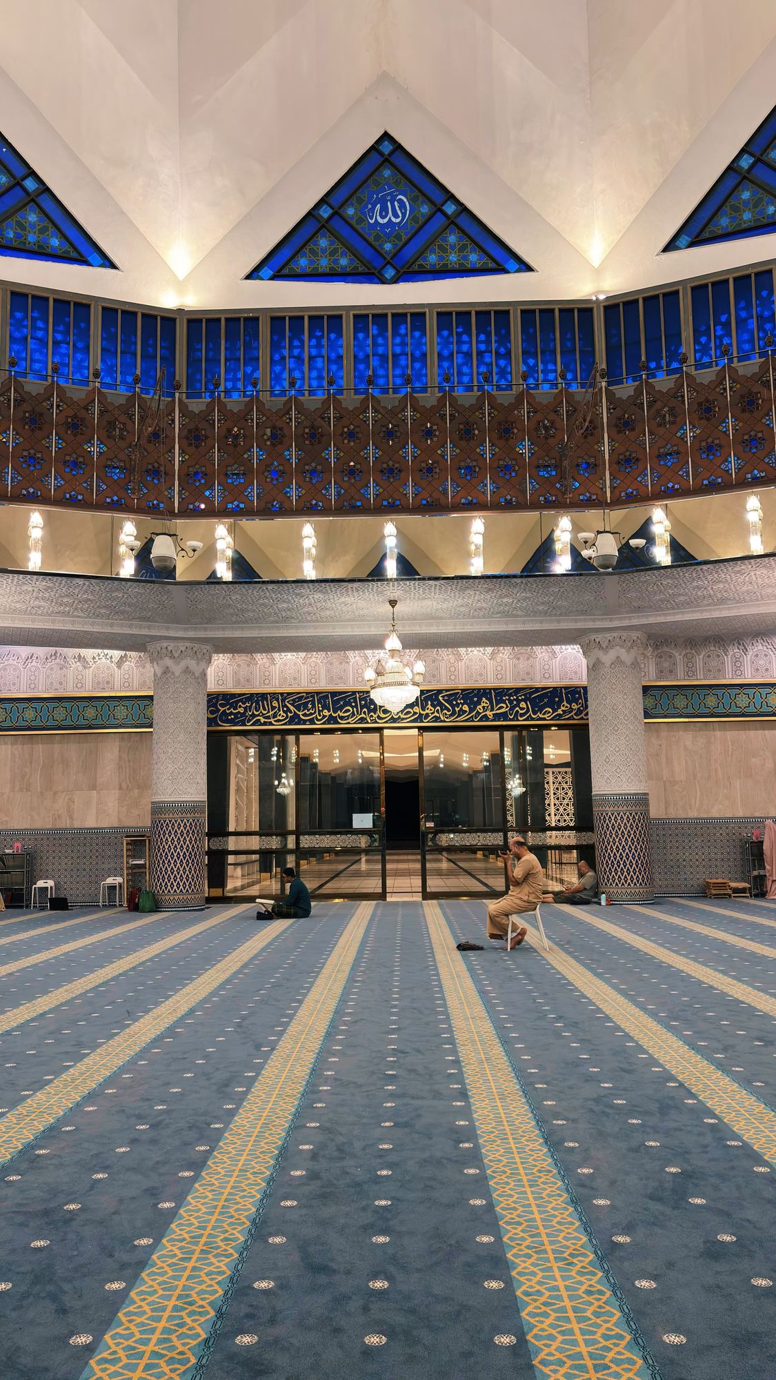 Blue mosque prayer hall carpet