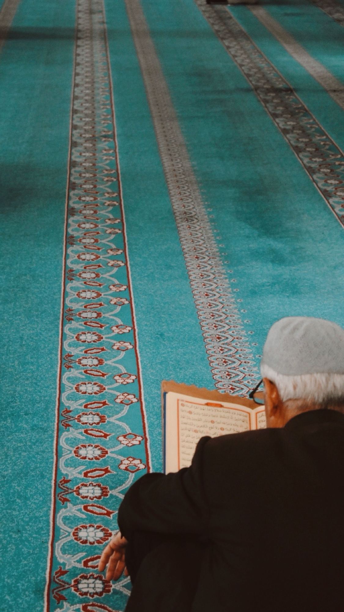 Turquoise musalla border pattern